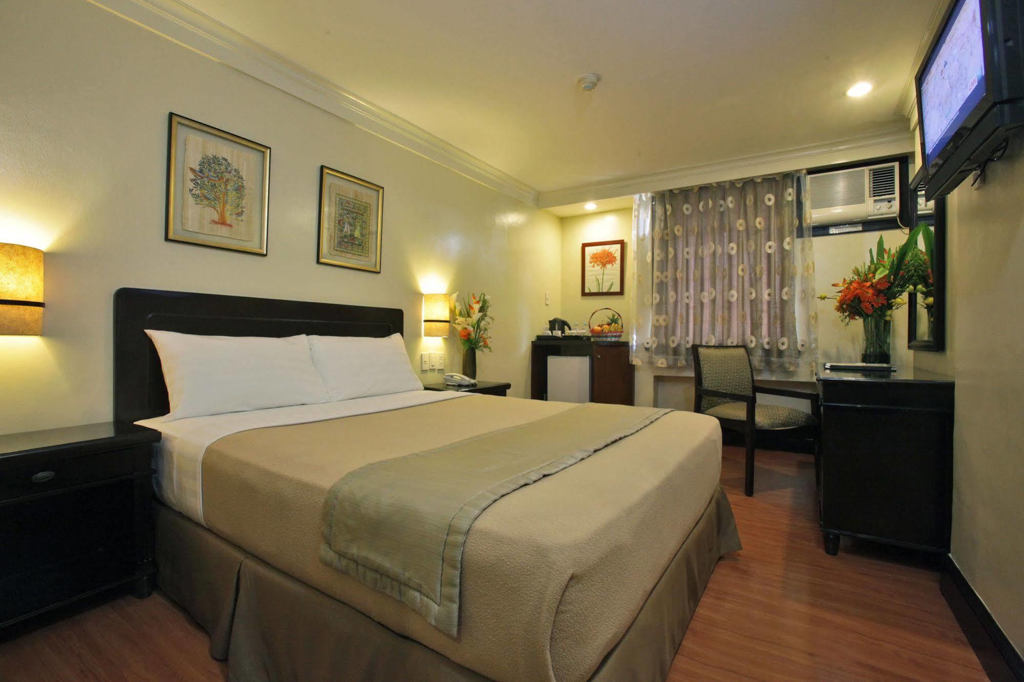 Fersal Hotel Malakas, Кесон Сити Екстериор снимка